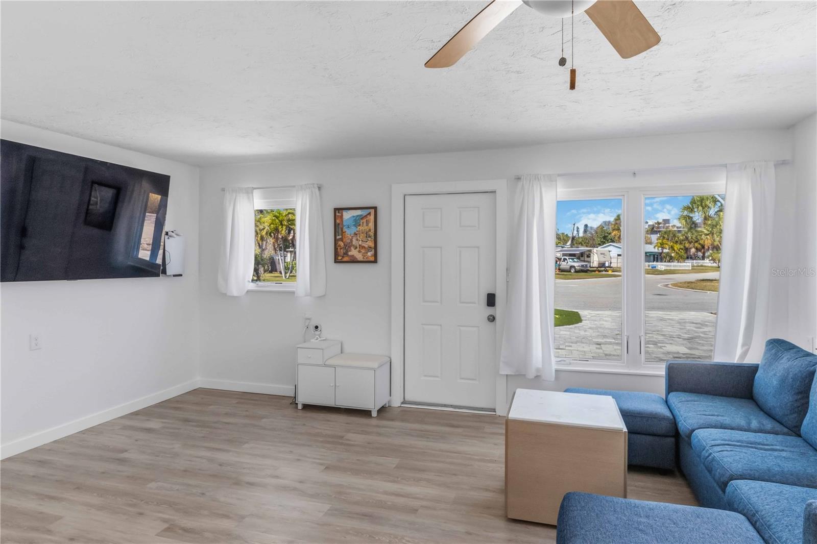 Image 5 of 37 For 327 39th Avenue