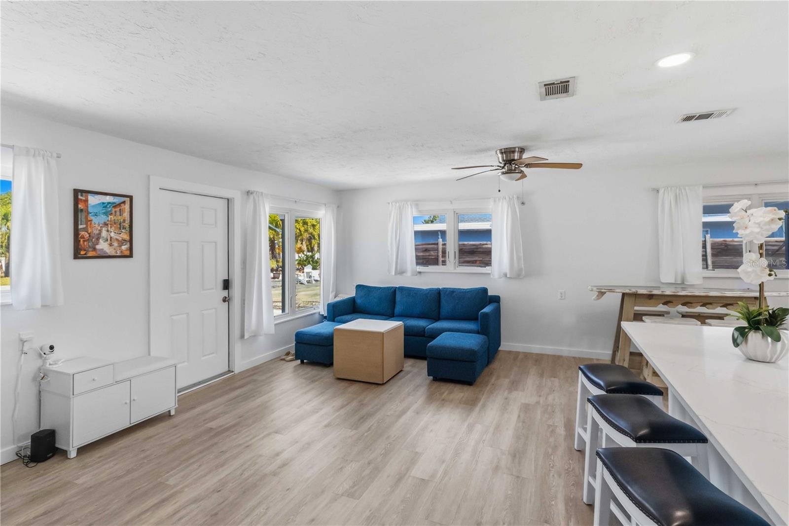 Image 6 of 37 For 327 39th Avenue