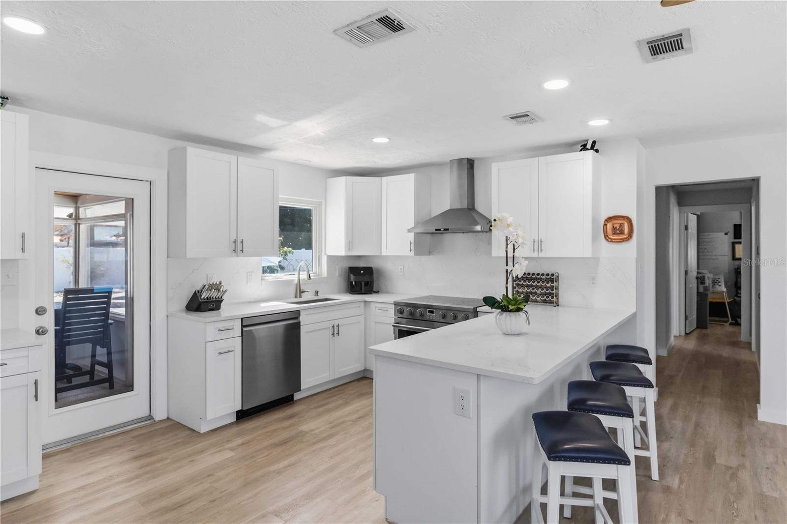 Image 9 of 37 For 327 39th Avenue