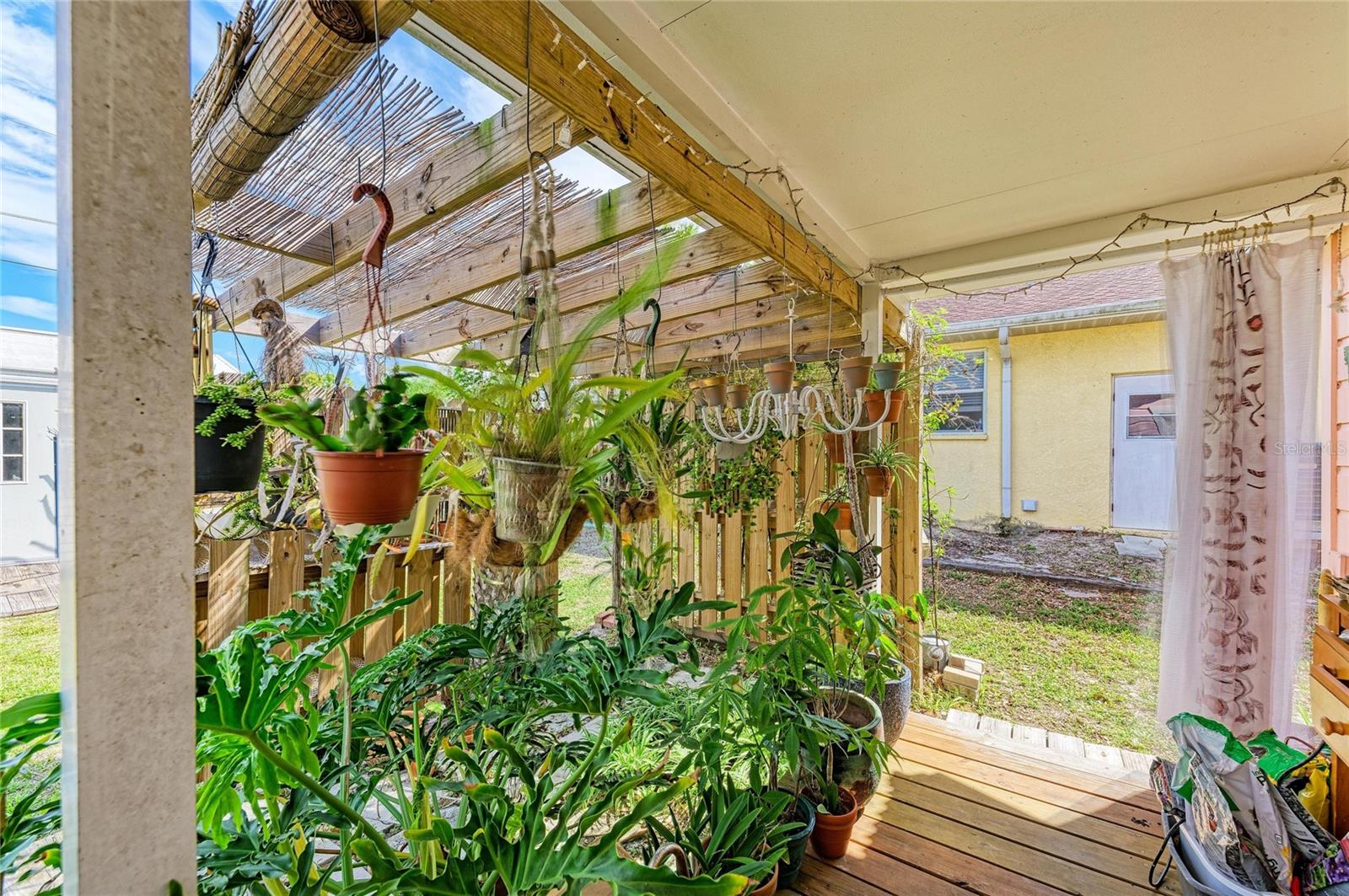 Image 18 of 35 For 1885 Vamo Drive