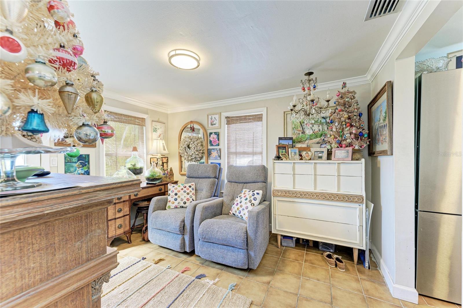 Image 4 of 35 For 1885 Vamo Drive