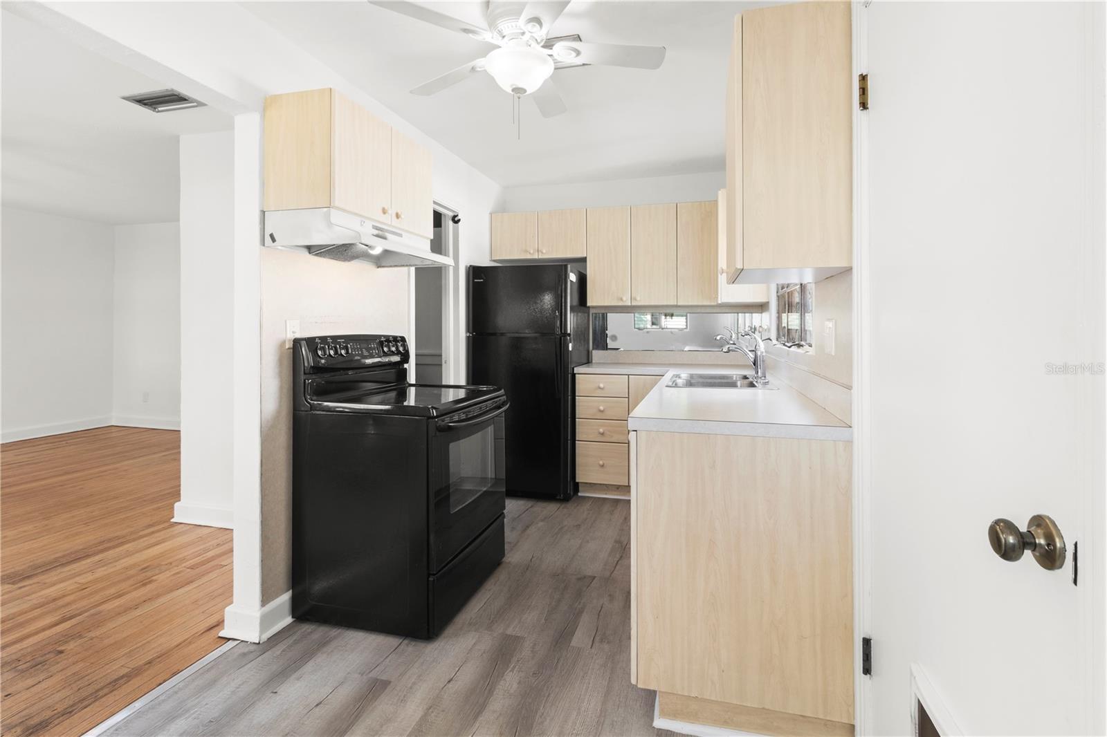 Image 9 of 23 For 1503 10th Avenue W