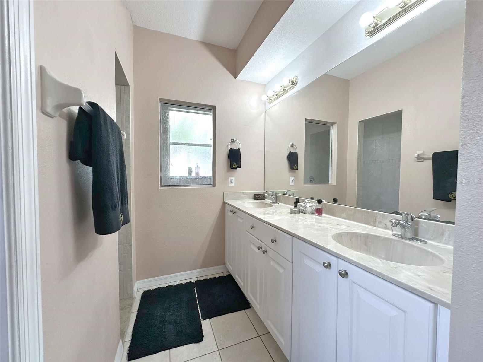 Image 27 of 38 For 21019 Sunpoint Way 102