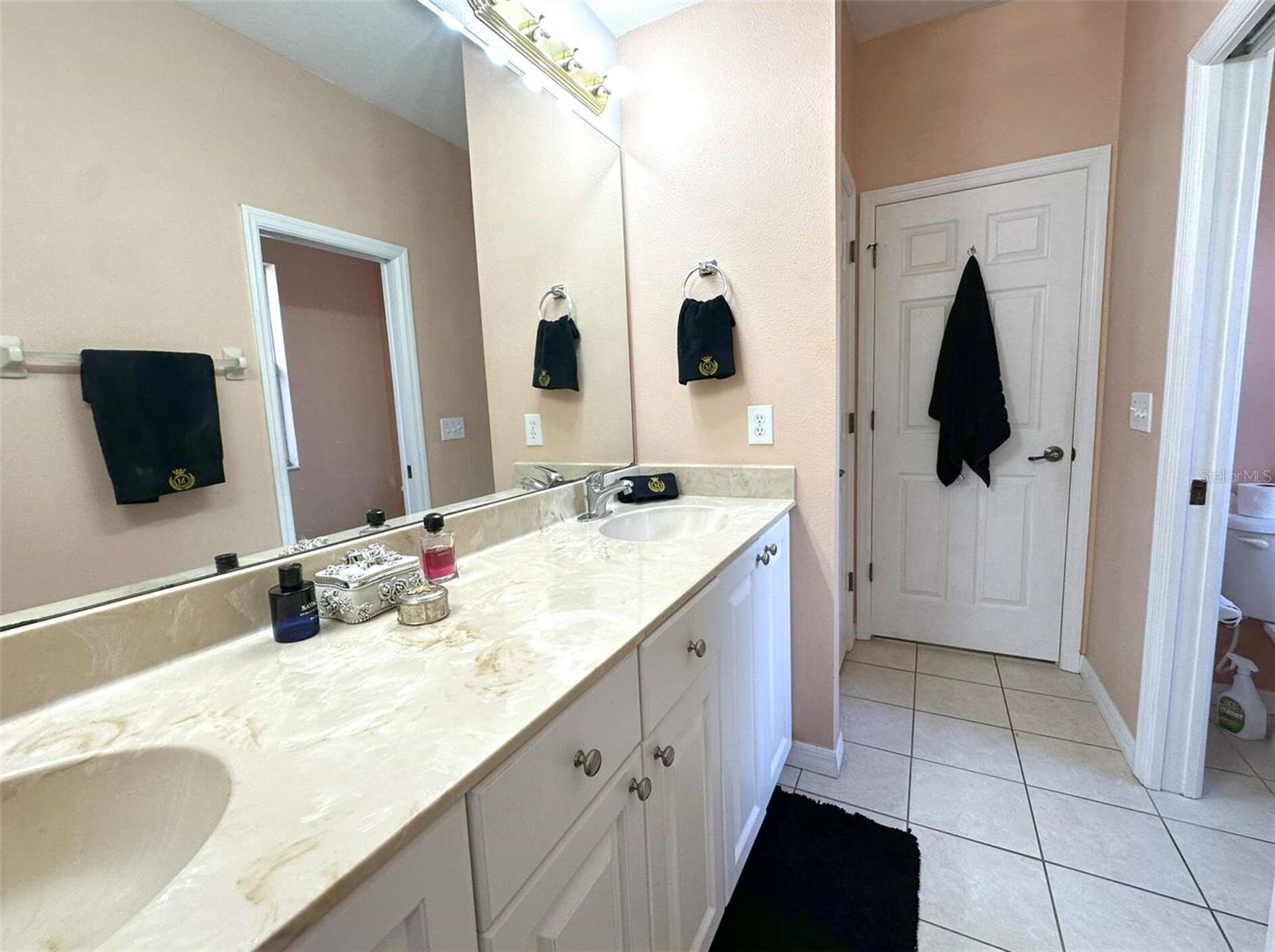 Image 29 of 38 For 21019 Sunpoint Way 102