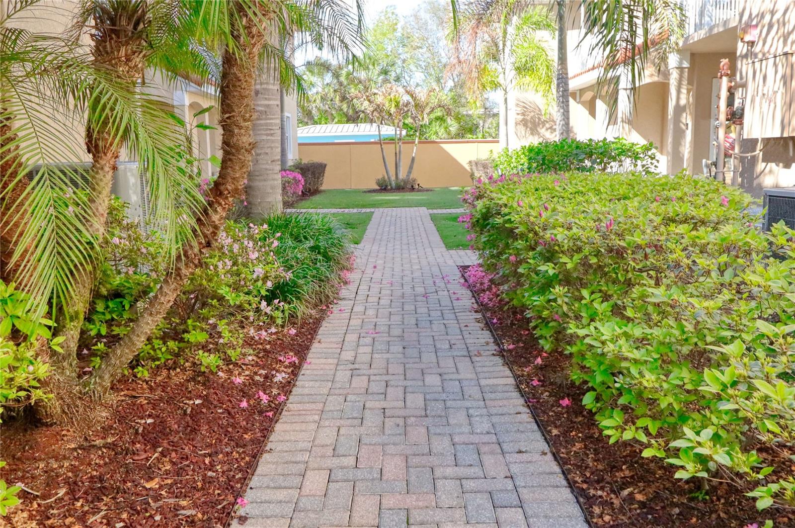 Image 5 of 38 For 21019 Sunpoint Way 102