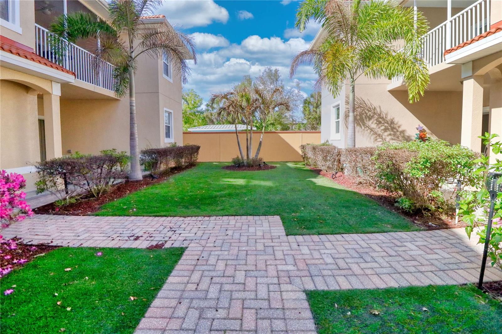 Image 8 of 38 For 21019 Sunpoint Way 102