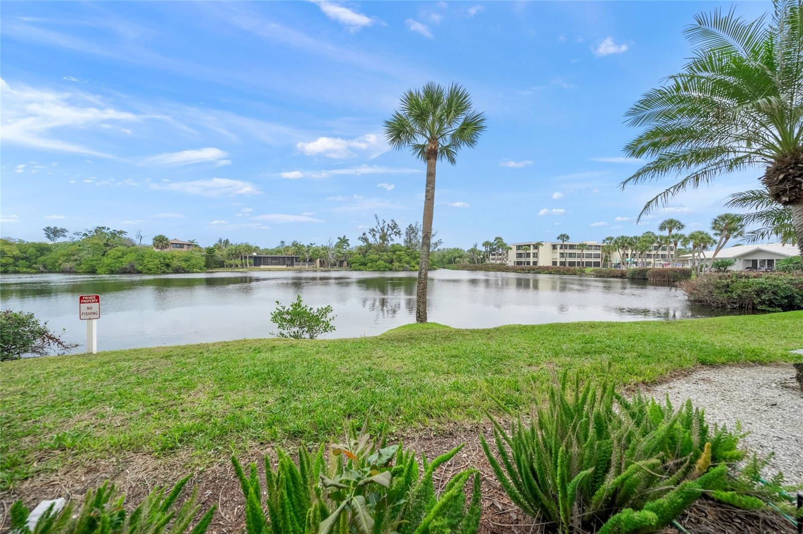 Image 28 of 71 For 101 Whispering Sands Drive 105