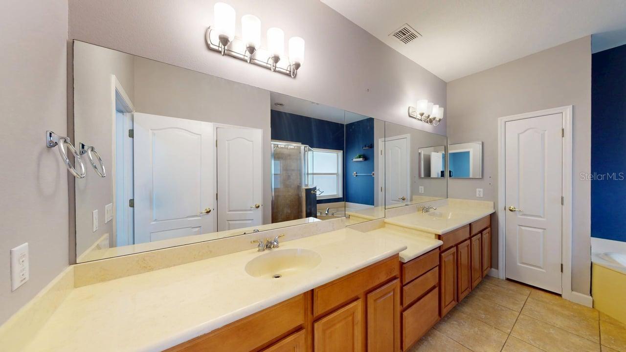 Image 35 of 48 For 5108 Legacy Oaks Drive