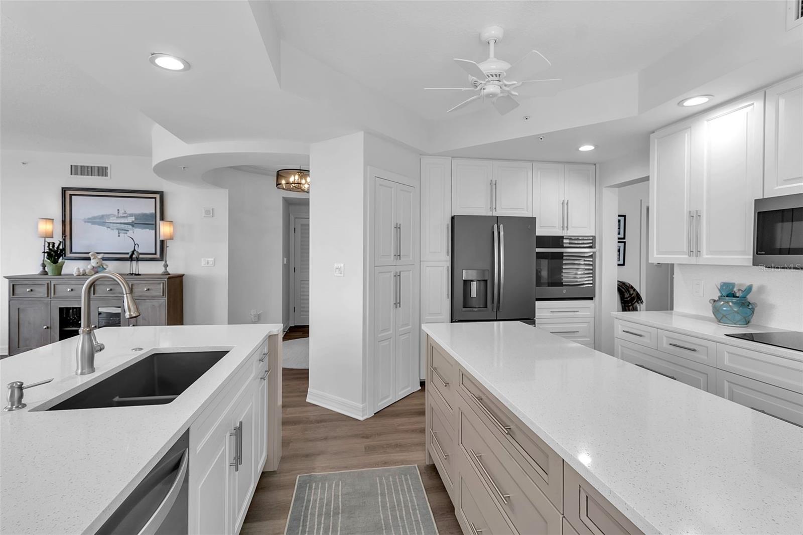 Image 24 of 63 For 393 Point Road 401