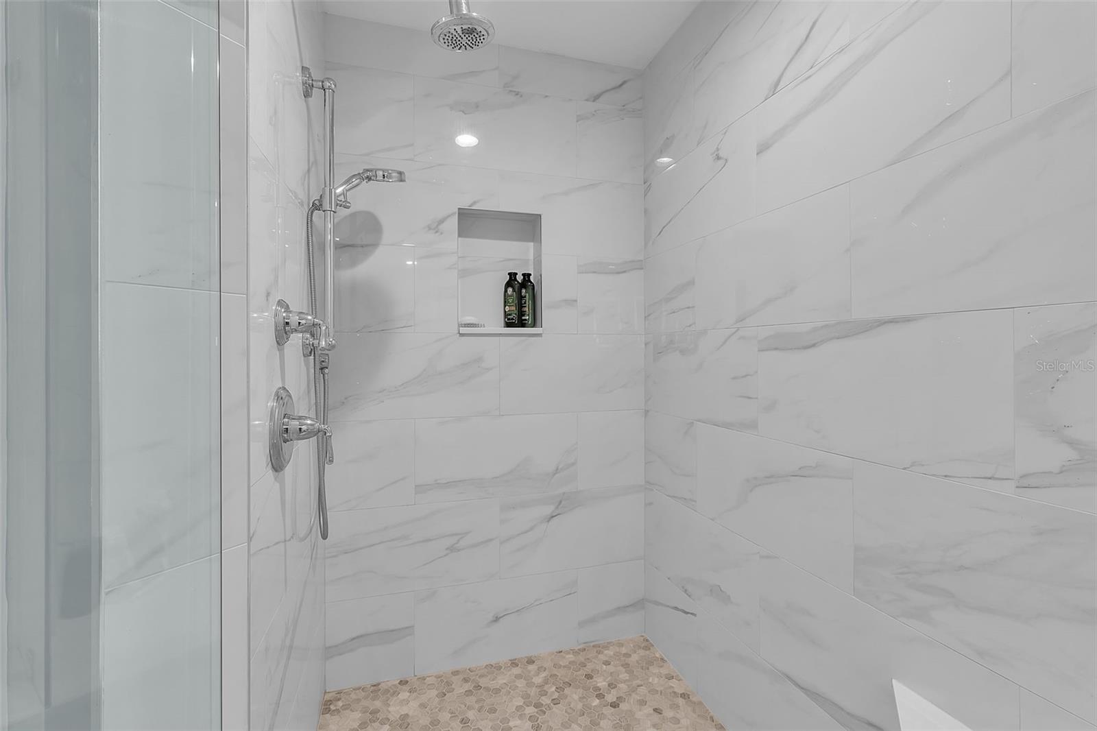 Image 52 of 63 For 393 Point Road 401