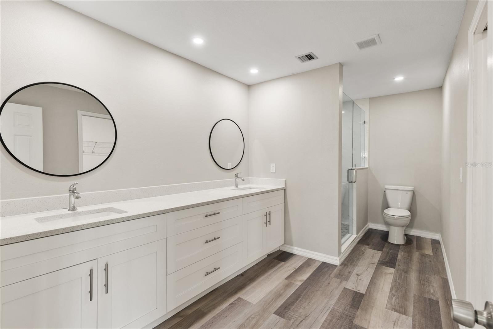 Image 10 of 25 For 1009 Kings Court