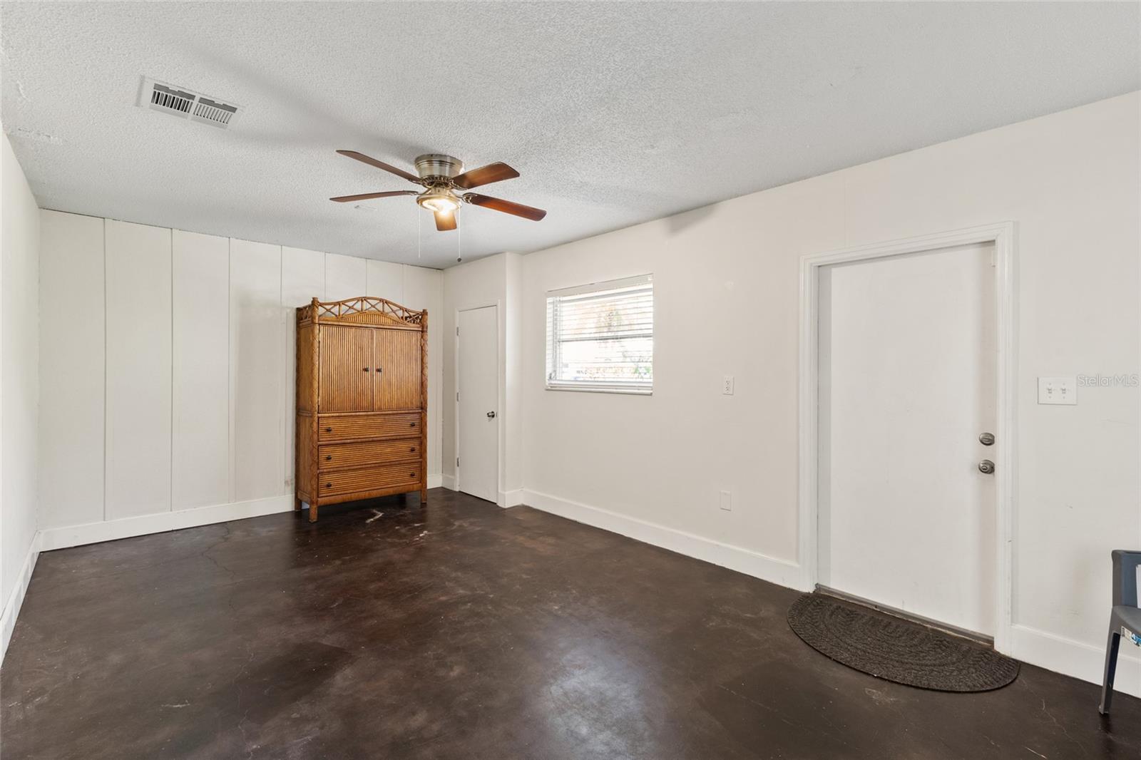 Image 18 of 25 For 1009 Kings Court