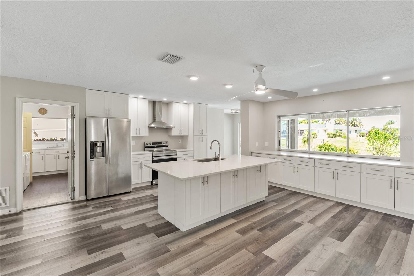 Image 2 of 25 For 1009 Kings Court