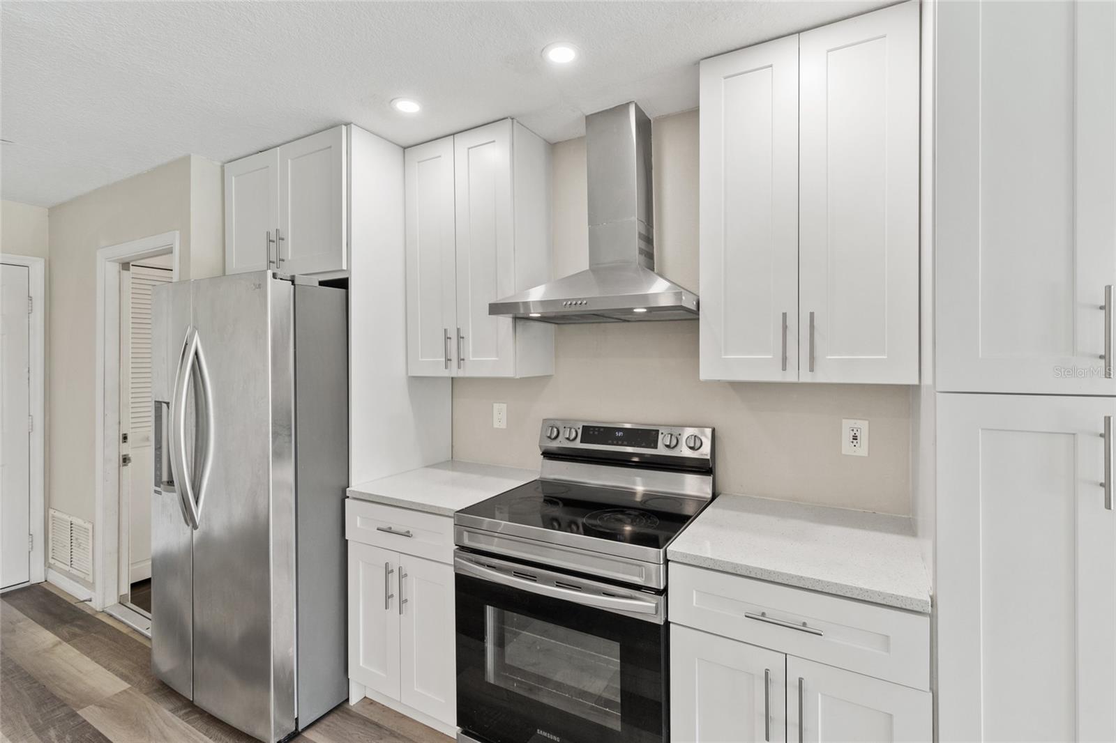 Image 4 of 25 For 1009 Kings Court