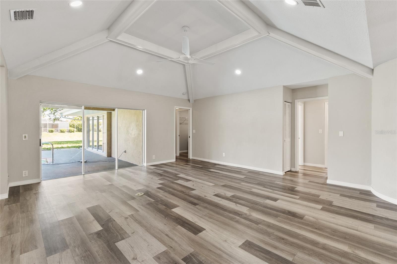 Image 7 of 25 For 1009 Kings Court