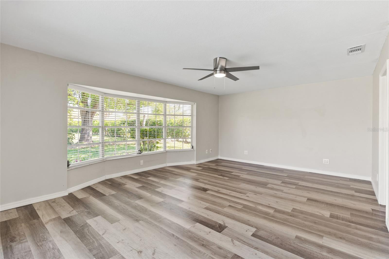 Image 8 of 25 For 1009 Kings Court