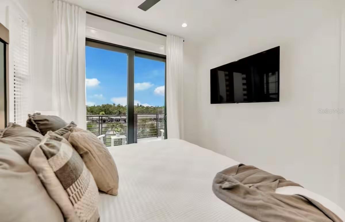 Image 28 of 46 For 85 Avenida Messina