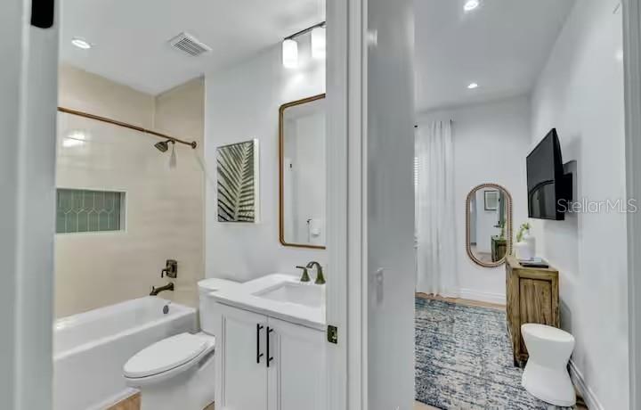 Image 32 of 46 For 85 Avenida Messina