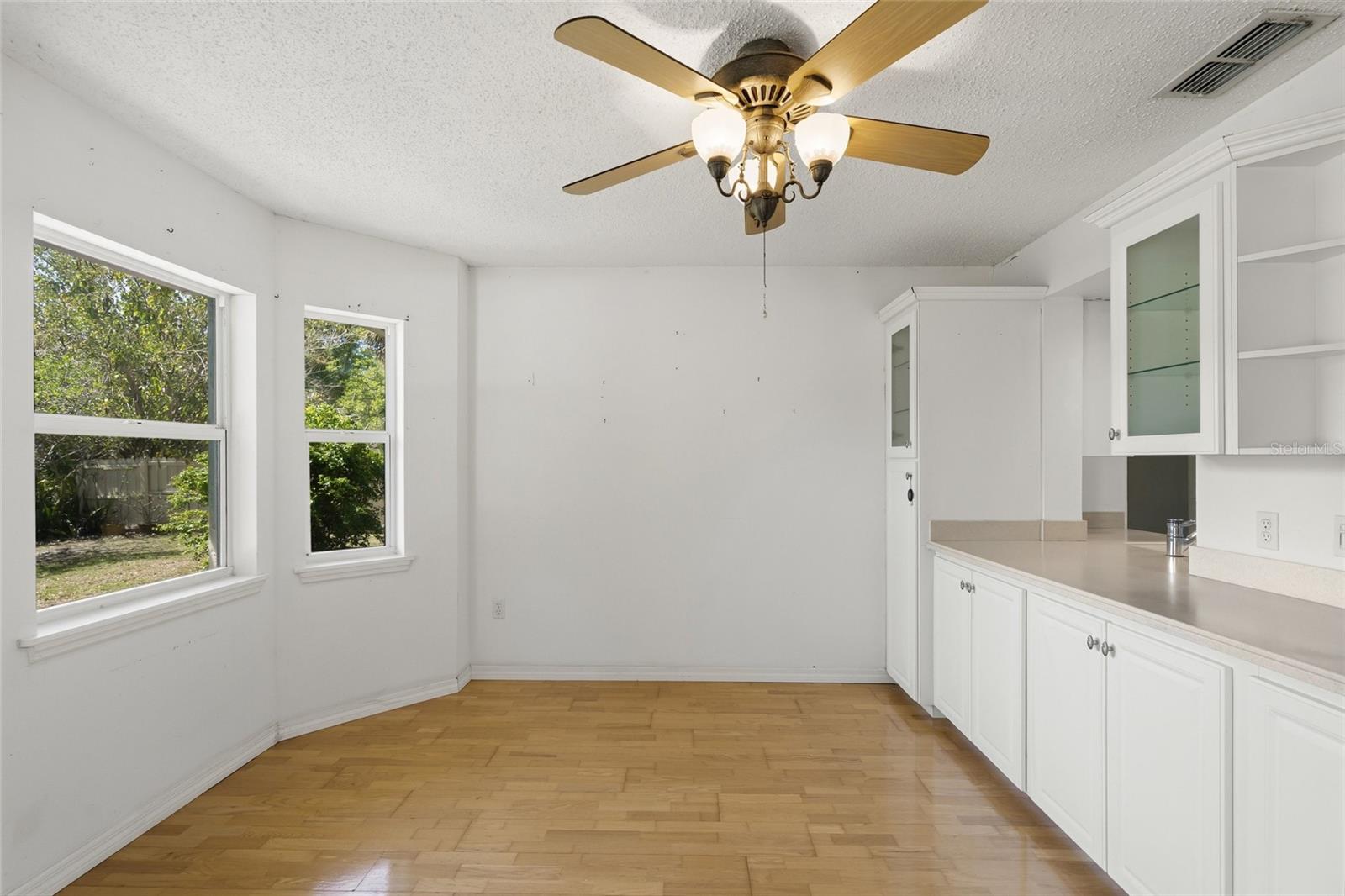 Image 11 of 37 For 4662 Beacon Drive