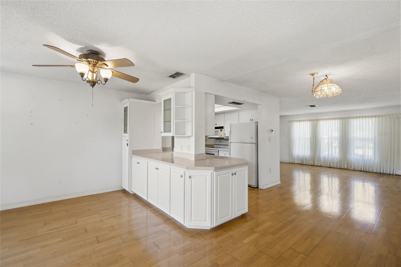 Image 13 of 37 For 4662 Beacon Drive