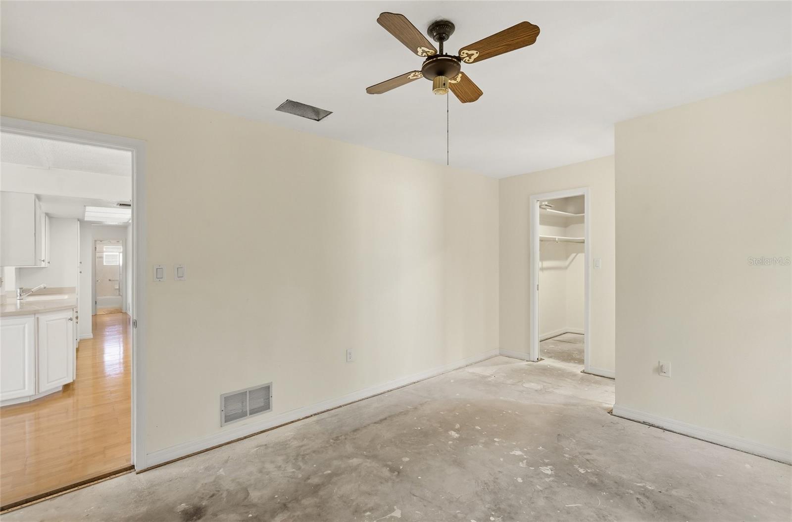 Image 18 of 37 For 4662 Beacon Drive