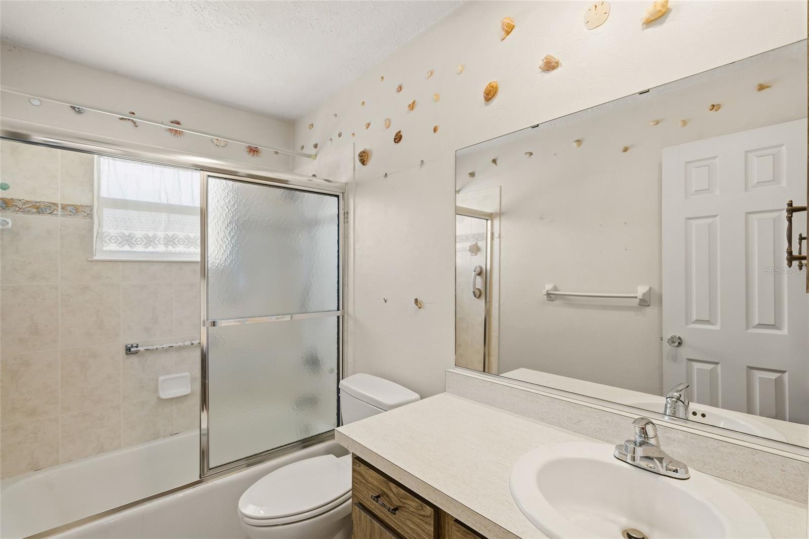 Image 23 of 37 For 4662 Beacon Drive