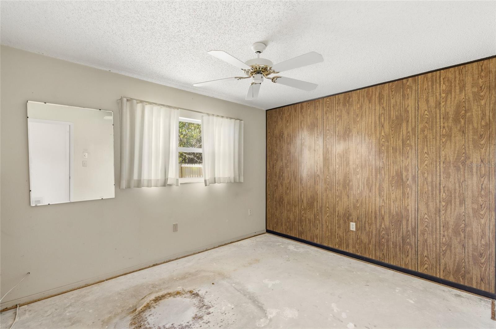 Image 24 of 37 For 4662 Beacon Drive