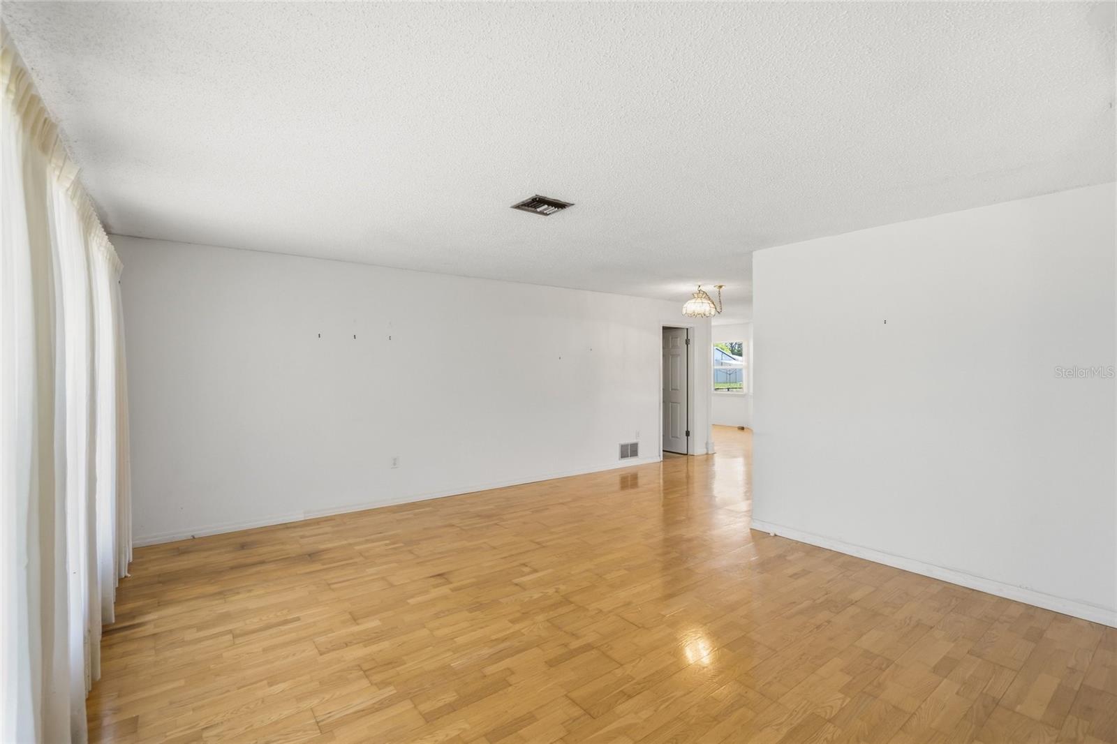 Image 4 of 37 For 4662 Beacon Drive