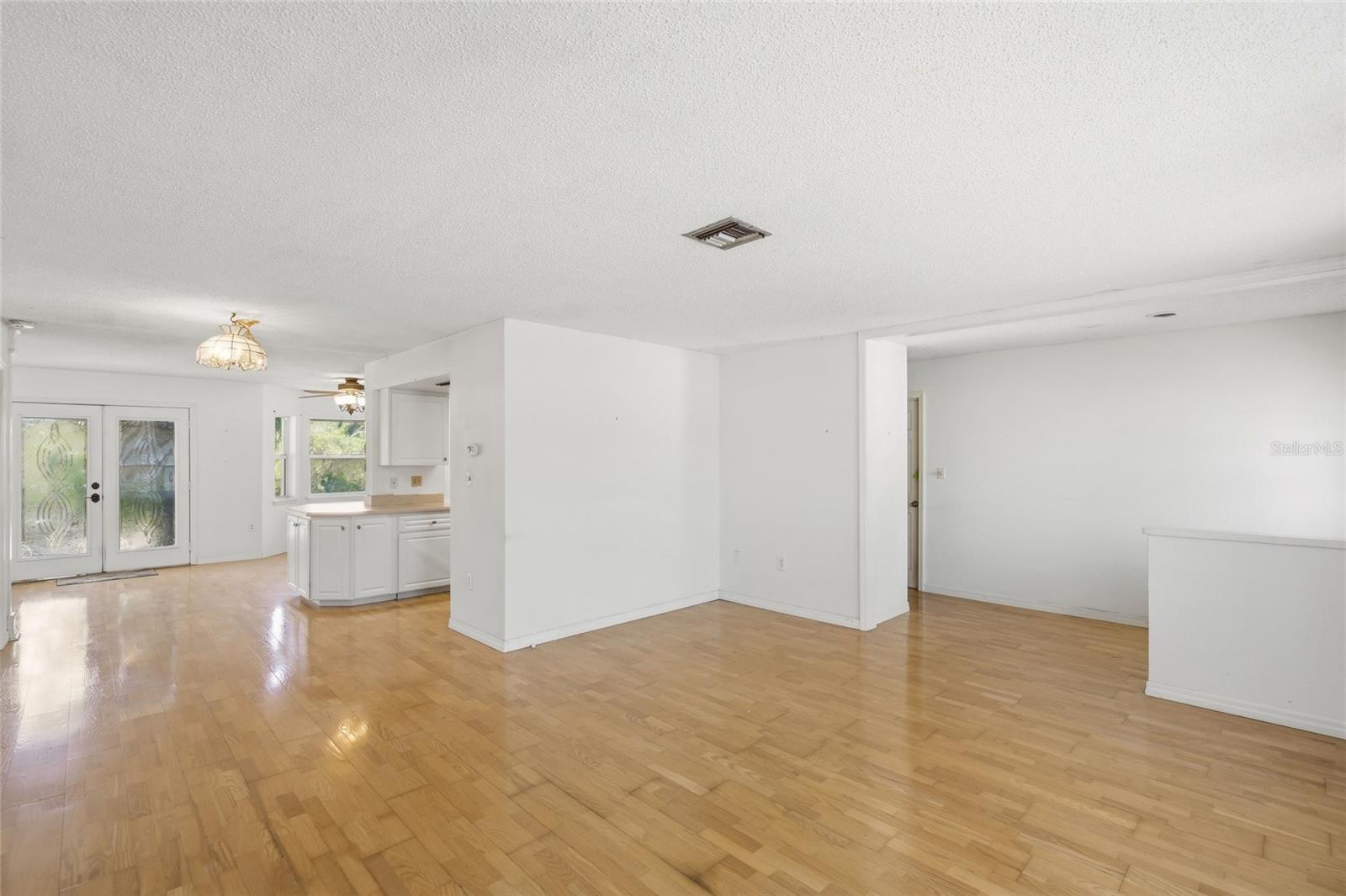 Image 5 of 37 For 4662 Beacon Drive