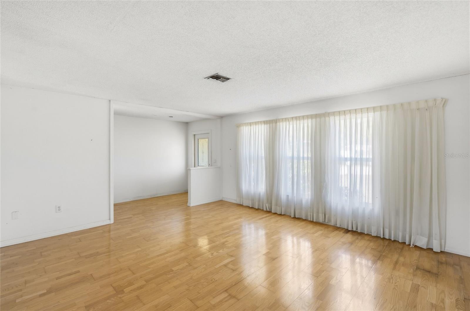 Image 6 of 37 For 4662 Beacon Drive