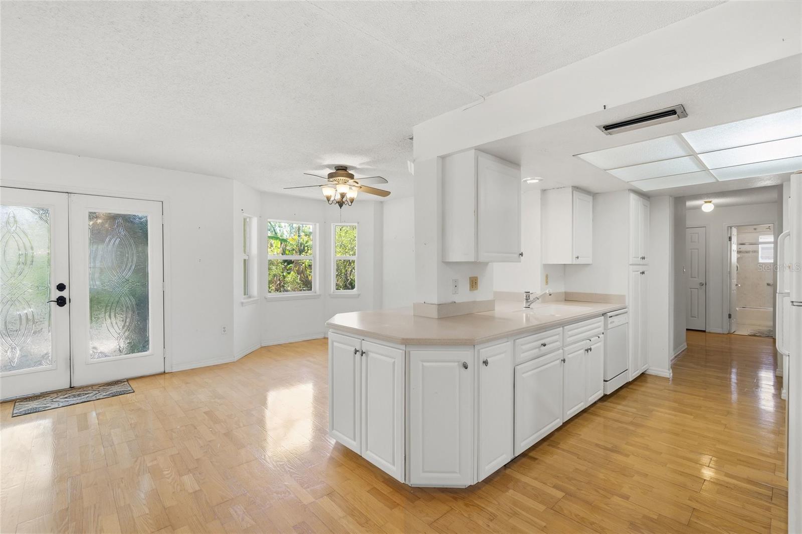 Image 8 of 37 For 4662 Beacon Drive