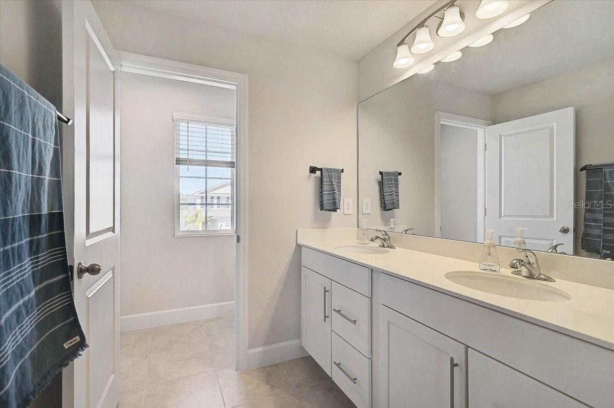 Image 16 of 49 For 14023 Crimson Avenue