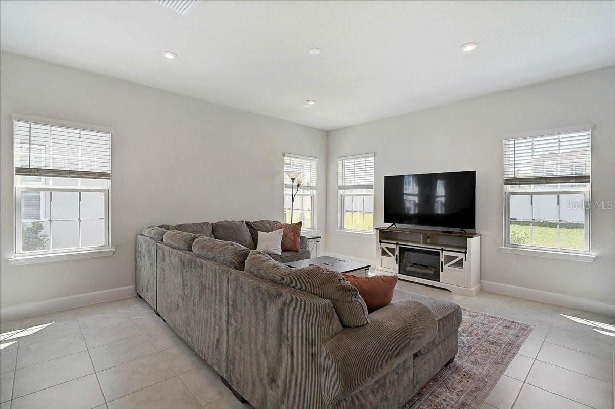 Image 4 of 49 For 14023 Crimson Avenue