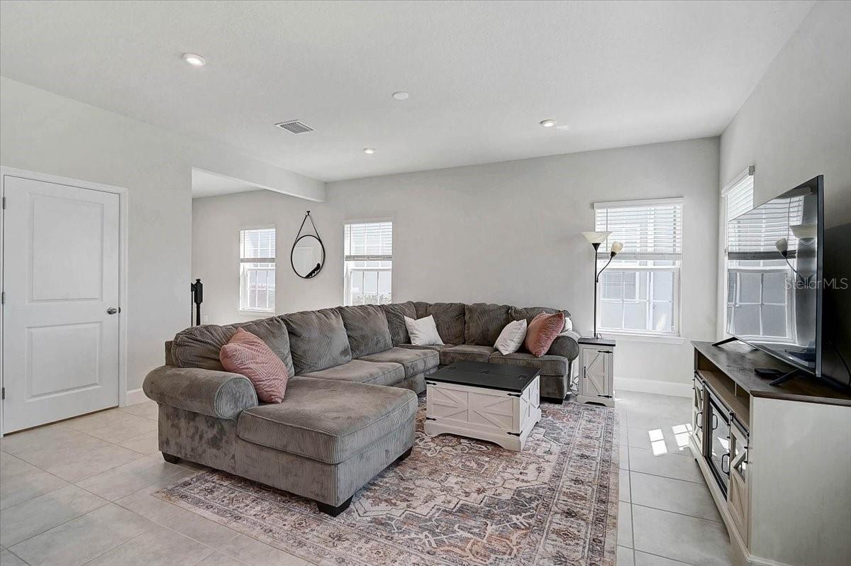 Image 5 of 49 For 14023 Crimson Avenue