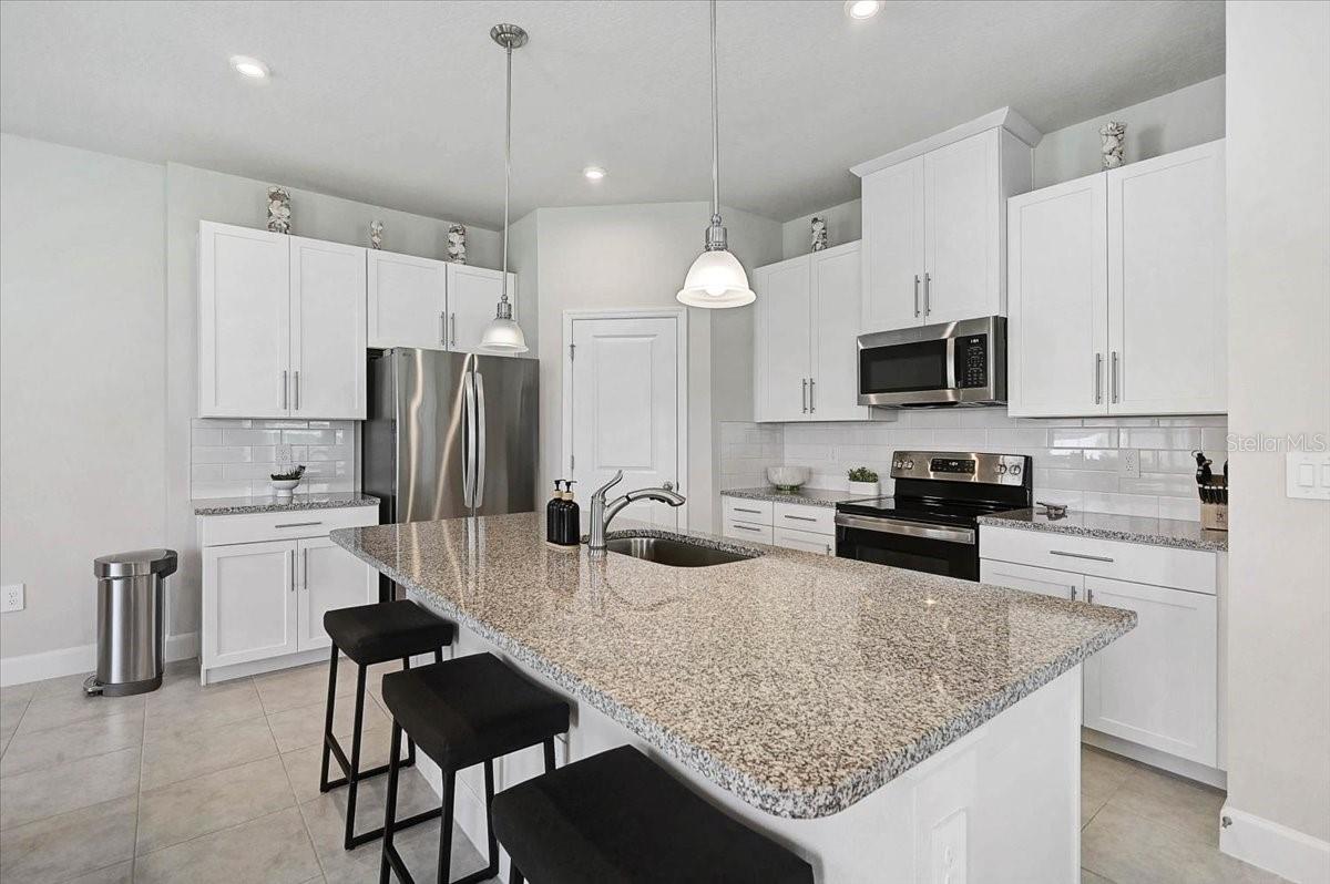 Image 6 of 49 For 14023 Crimson Avenue