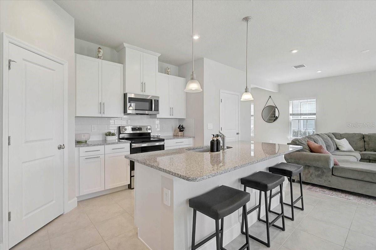 Image 9 of 49 For 14023 Crimson Avenue