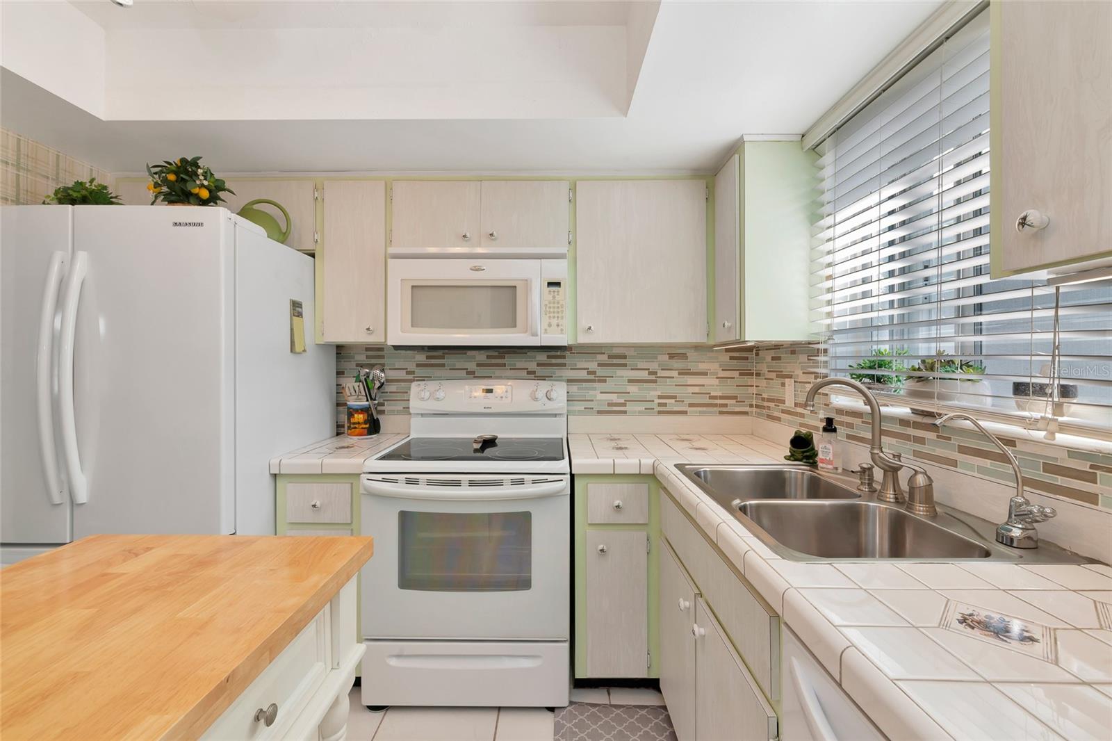 Image 11 of 39 For 1807 University Place 151