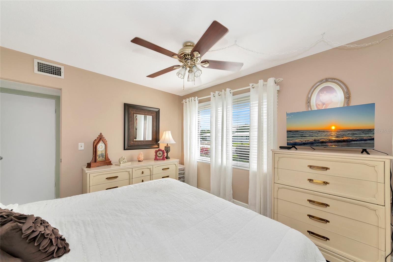 Image 29 of 39 For 1807 University Place 151