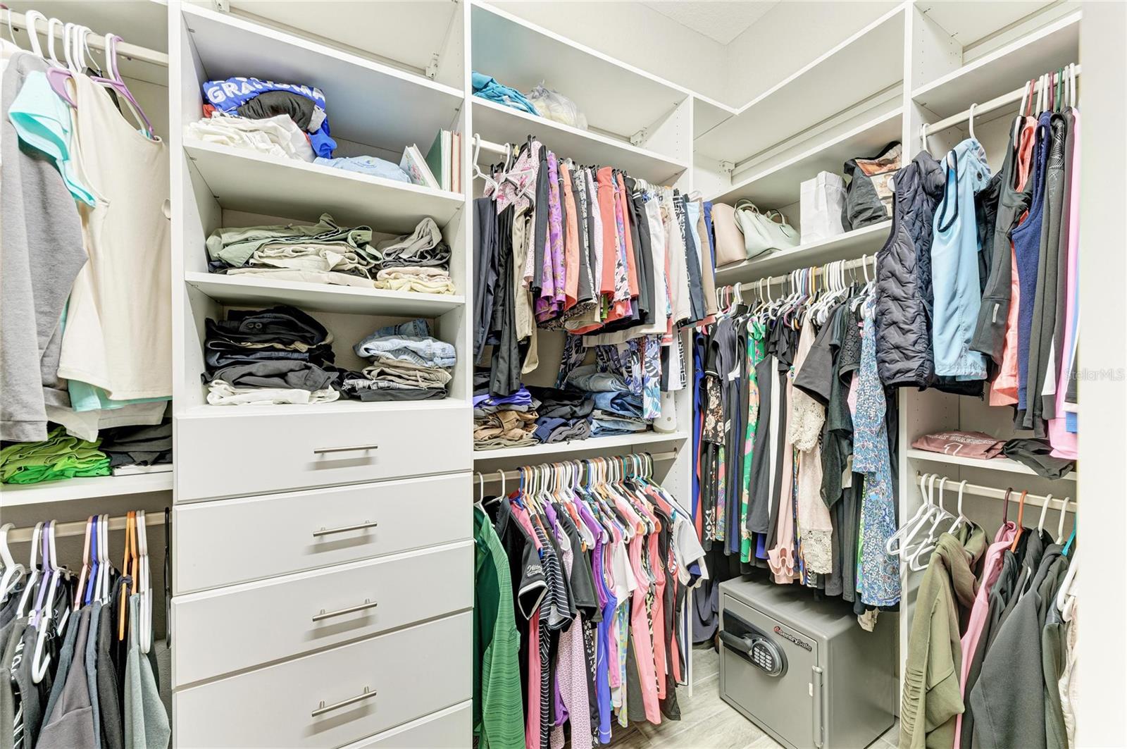 Image 34 of 98 For 270 Petrel Trail