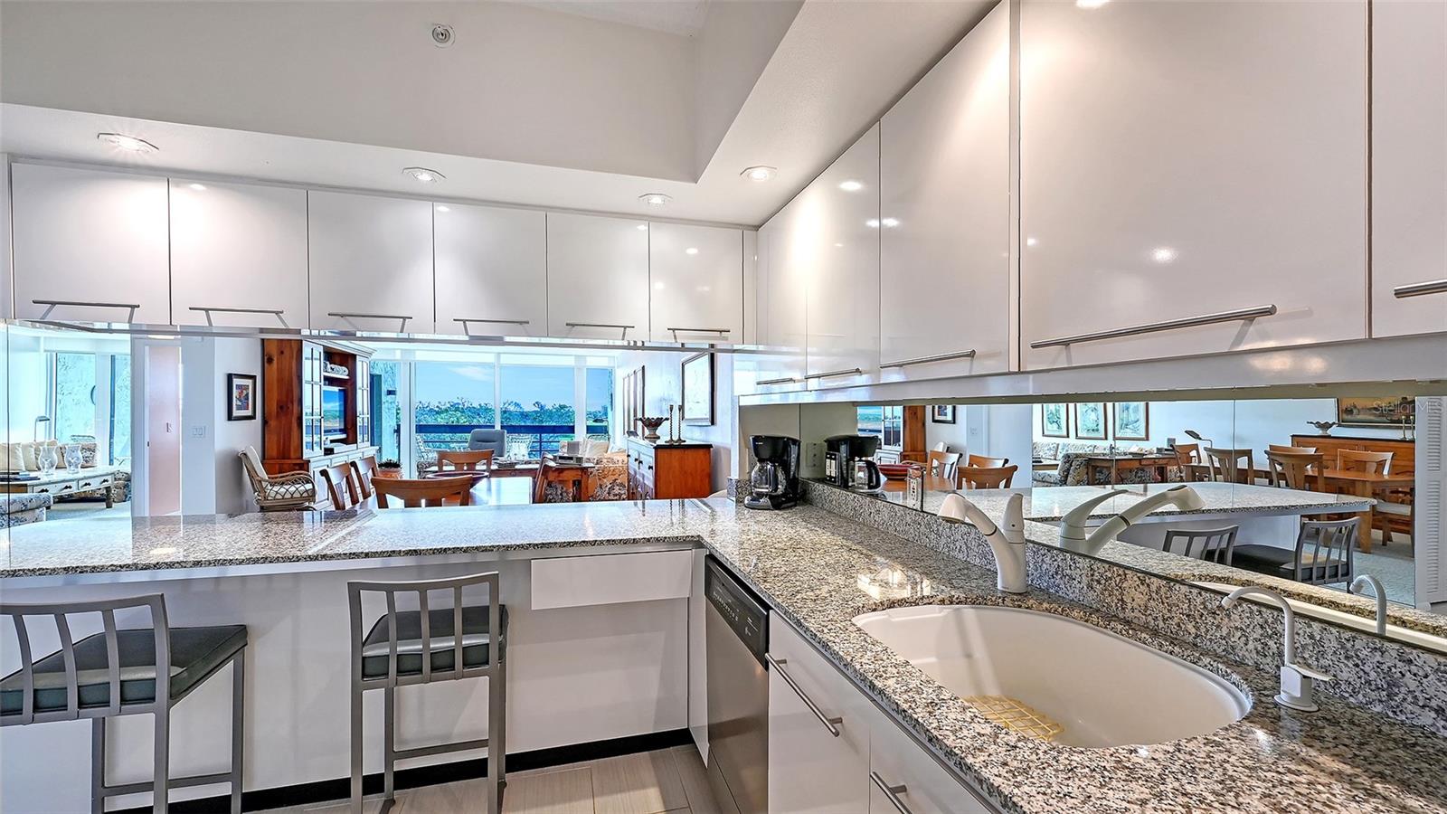 Image 10 of 41 For 1085 Gulf Of Mexico Drive 404