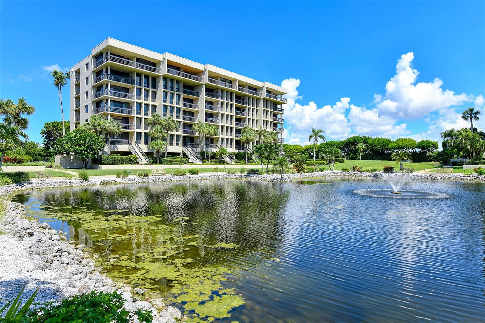 Image 36 of 41 For 1085 Gulf Of Mexico Drive 404