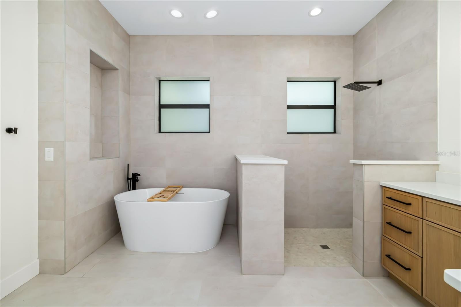 Image 14 of 32 For 4 River Ct  