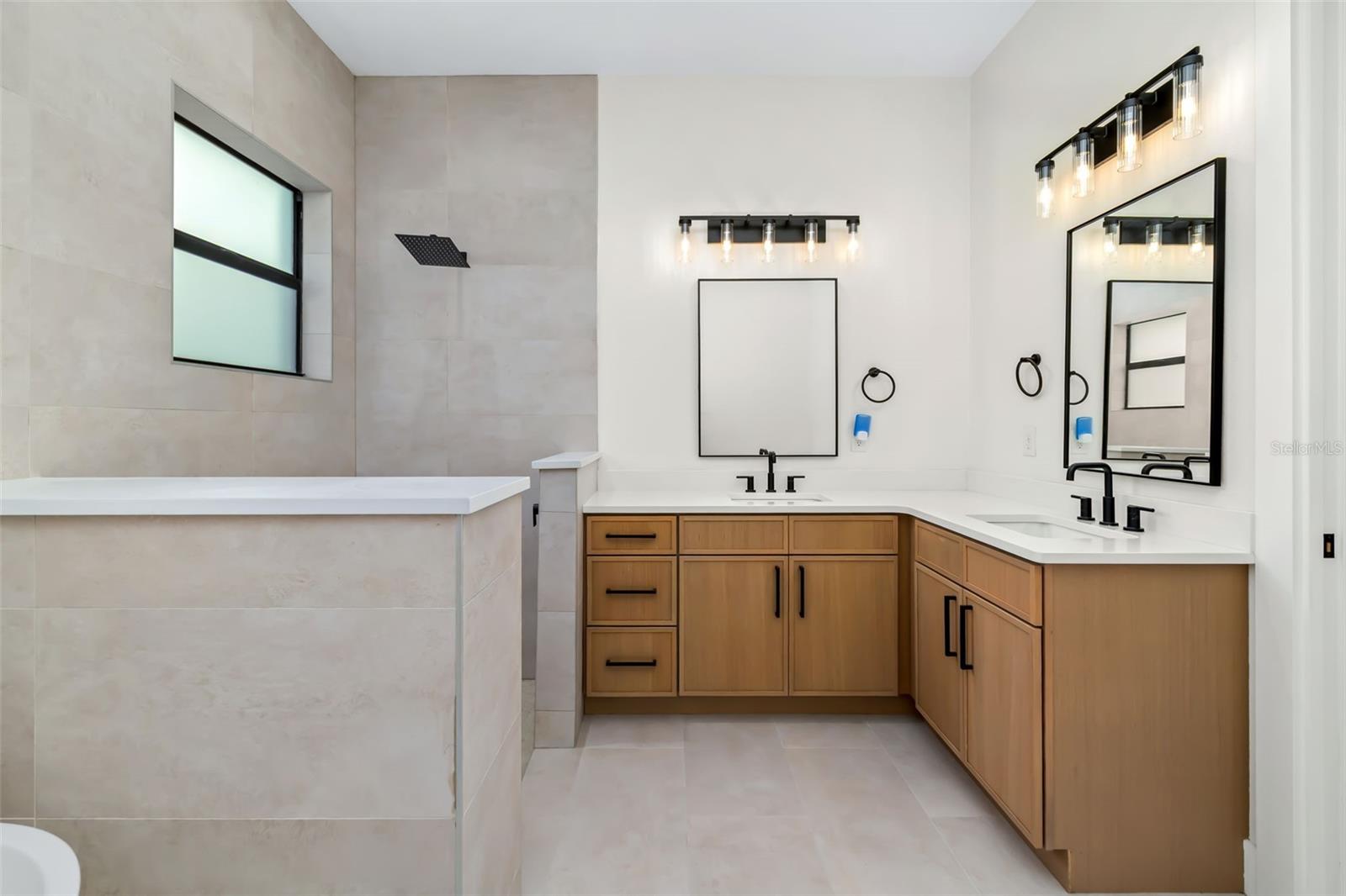 Image 15 of 32 For 4 River Ct  