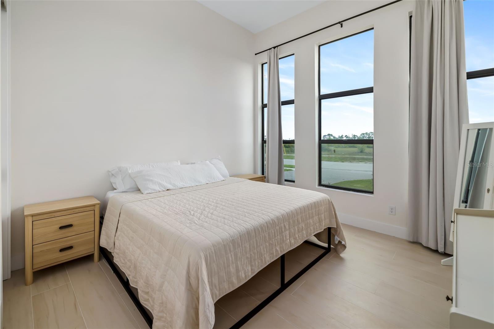 Image 16 of 32 For 4 River Ct  