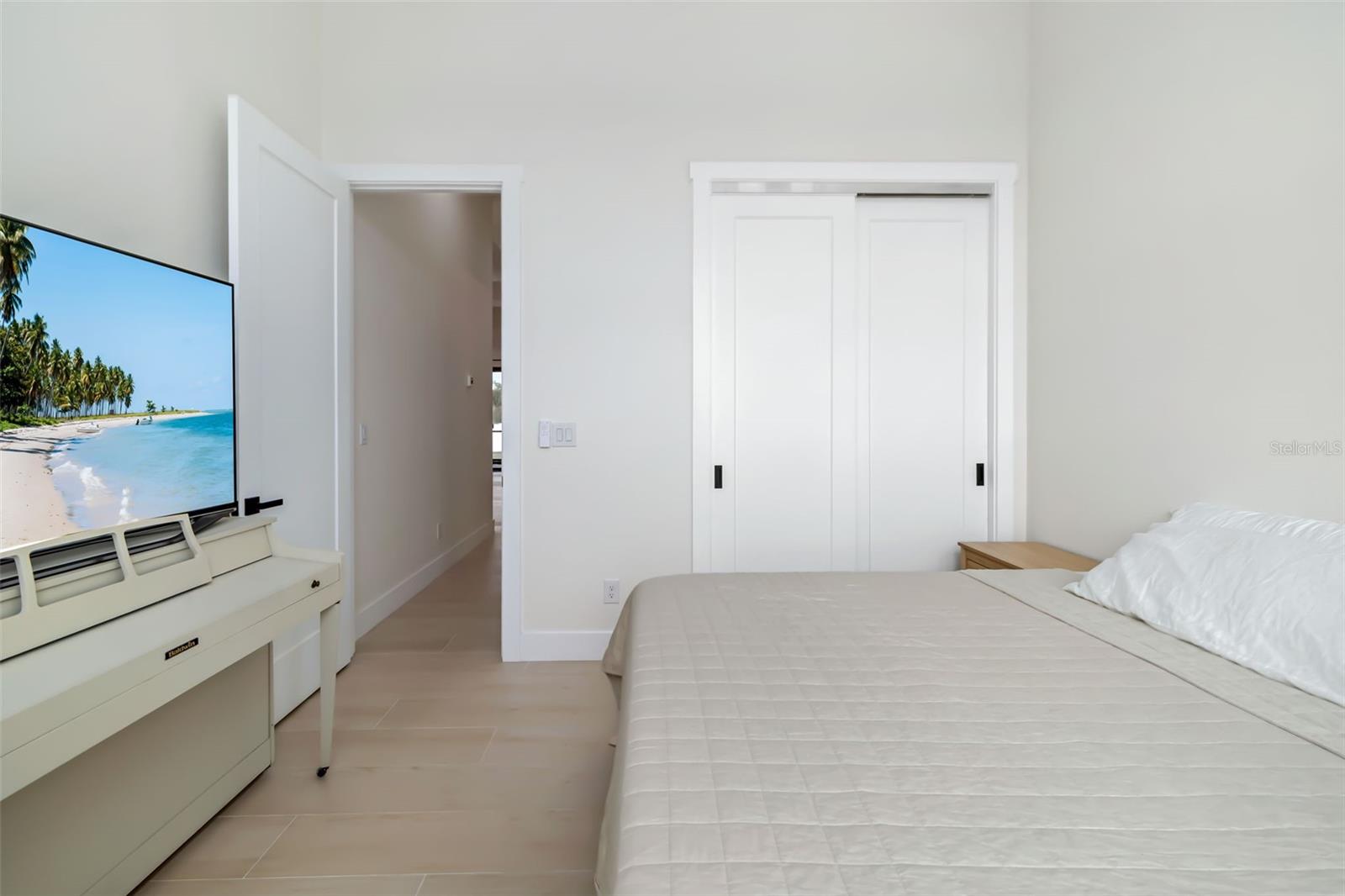 Image 17 of 32 For 4 River Ct  