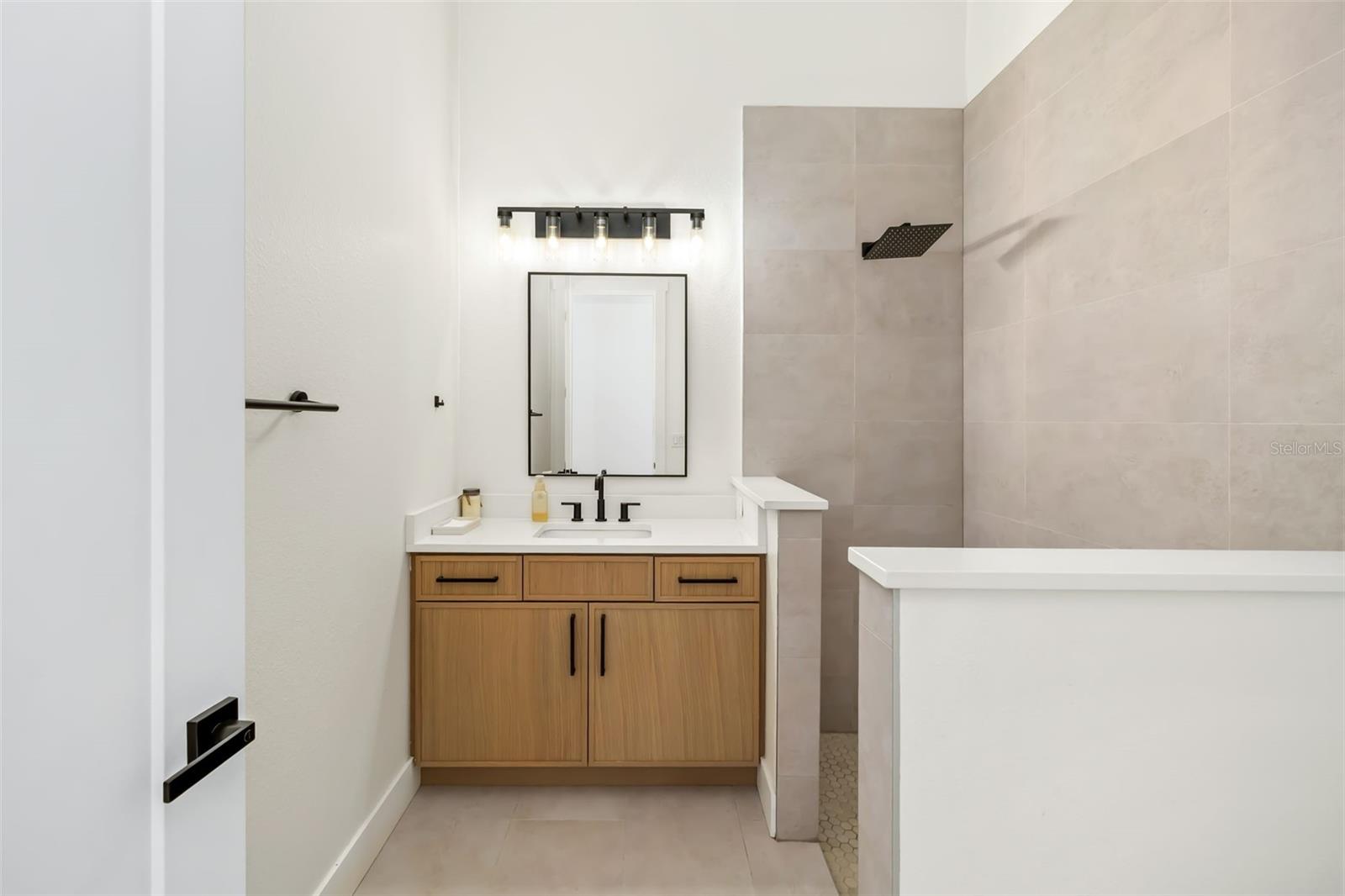 Image 18 of 32 For 4 River Ct  