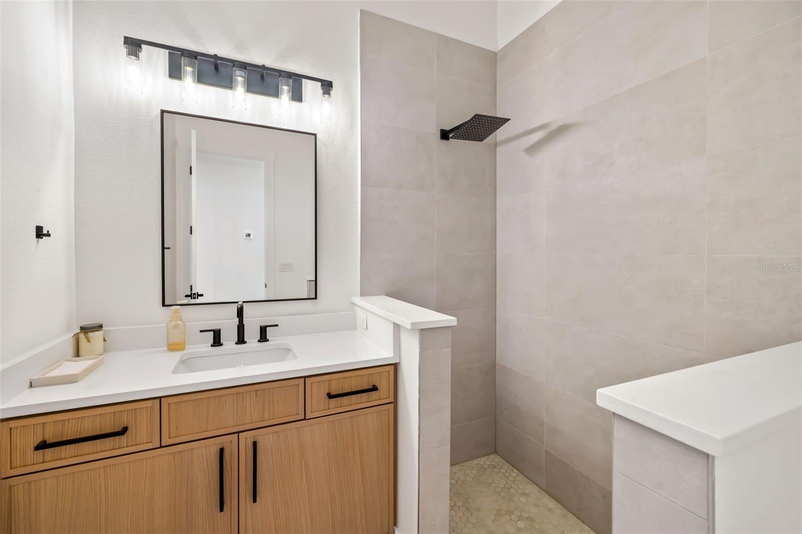 Image 19 of 32 For 4 River Ct  