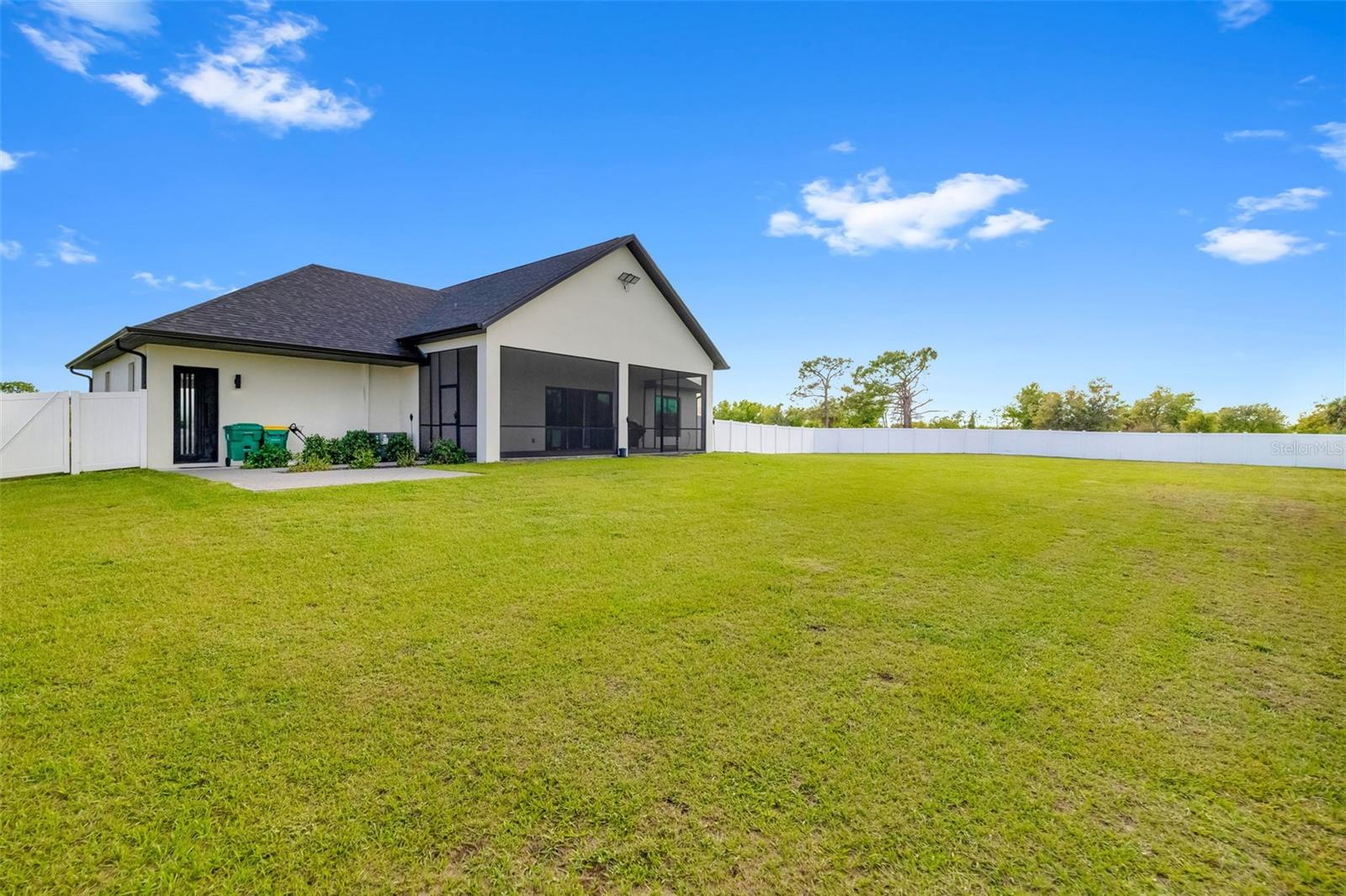 Image 27 of 32 For 4 River Ct  