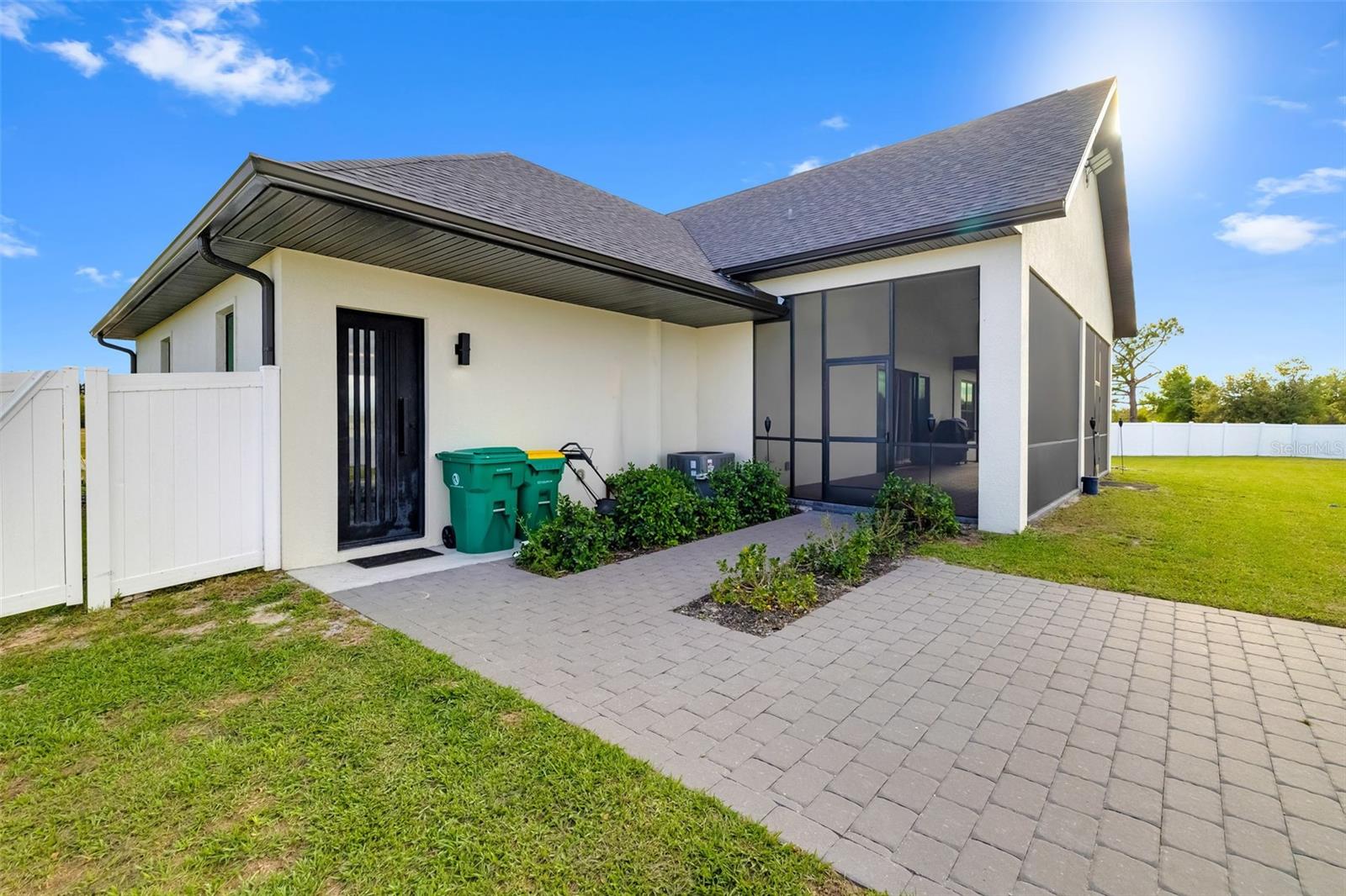 Image 28 of 32 For 4 River Ct  