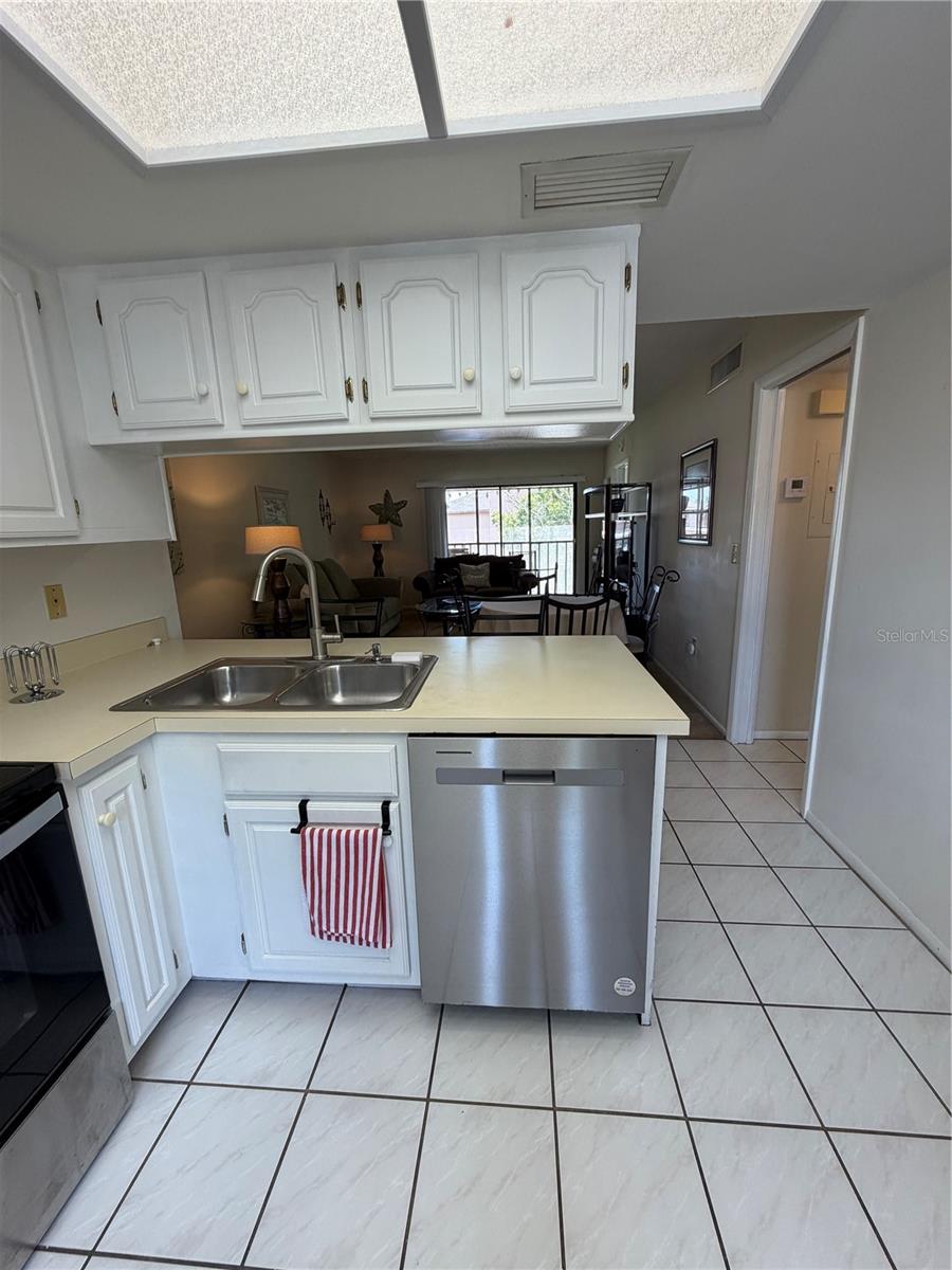 Image 15 of 38 For 204 Windward Place 36